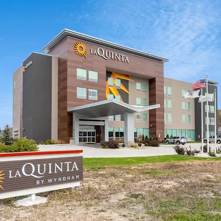 La Quinta Inn & Suites By Wyndham Shorewood